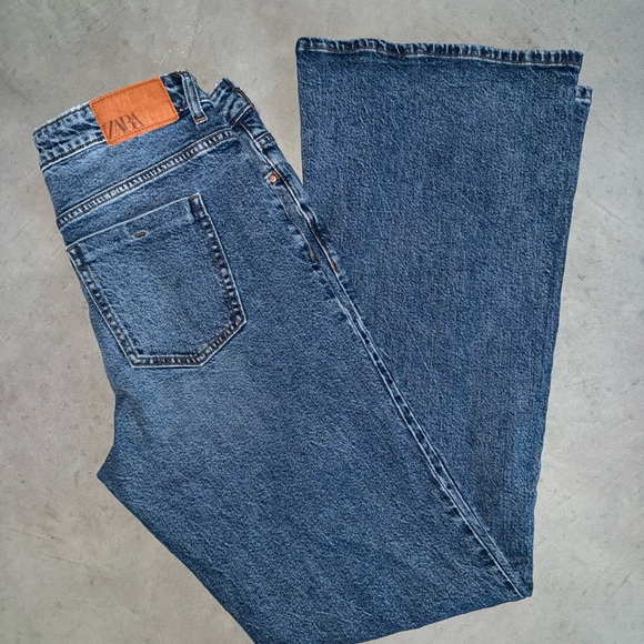 Zara Women's Blue Flare Jeans - Picture 5 of 9